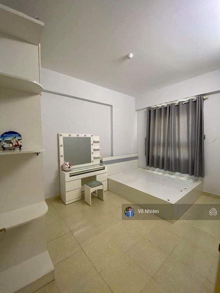 Bán gấp căn góc đẹp dt 68m2 2pn full nội thất tại hqc plaza (chung cư hoàng quân), 1,4 tỷ full phí