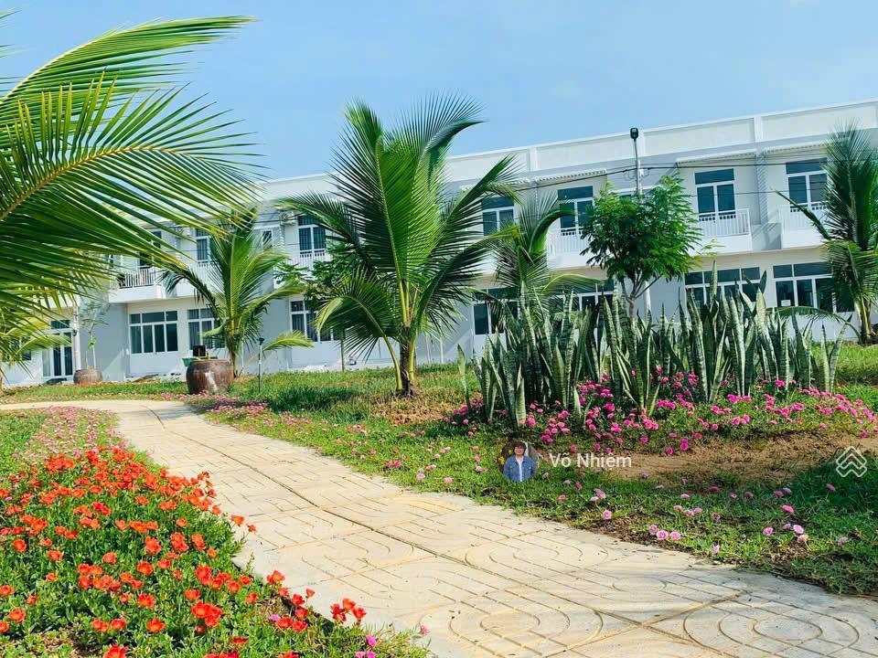 Bán nhà liền kề 1 trệt 1 lầu tại khu đô thị mới nam phan thiết, 800 triệu, 78m2, nhà sẵn giao ngay