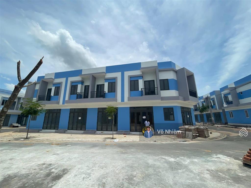 Khu đô thị mới nam phan thiết  nhà phố 1 trệt 1 lầu full chi phí. nhà hoàn thiện sẵn