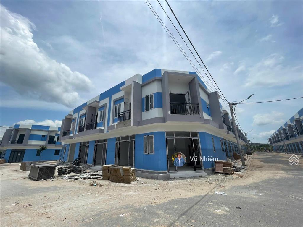 Khu đô thị mới nam phan thiết  nhà phố 1 trệt 1 lầu full chi phí. nhà hoàn thiện sẵn