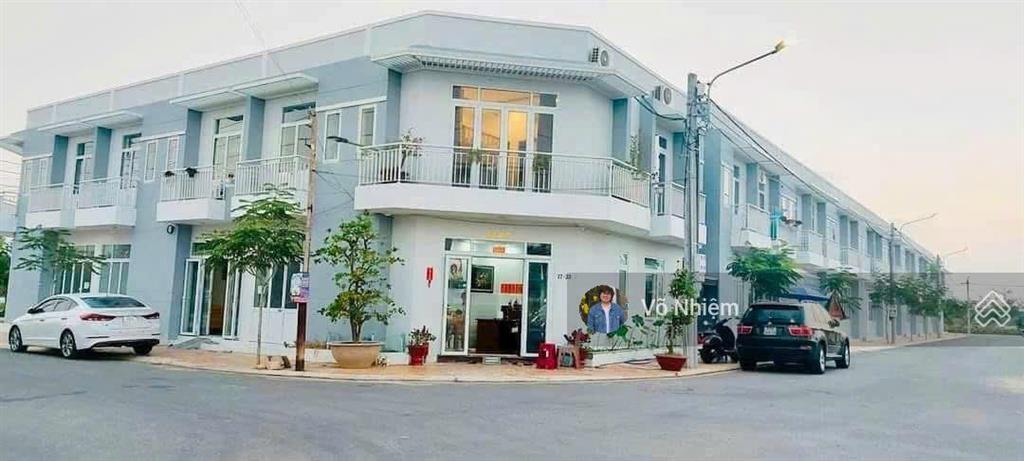 Bán nhà 1 trệt 1 lầu, nhà sẵn mới 100% tại khu đô thị mới nam phan thiết, 800 triệu, 78m2