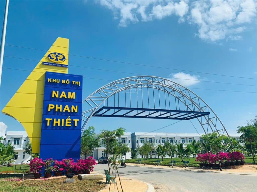 Bán nhà 1 trệt 1 lầu gần kcn hàm kiệm 1 đường nhựa ô tô giá chỉ 800 triệu nhà mới hoàn thiện
