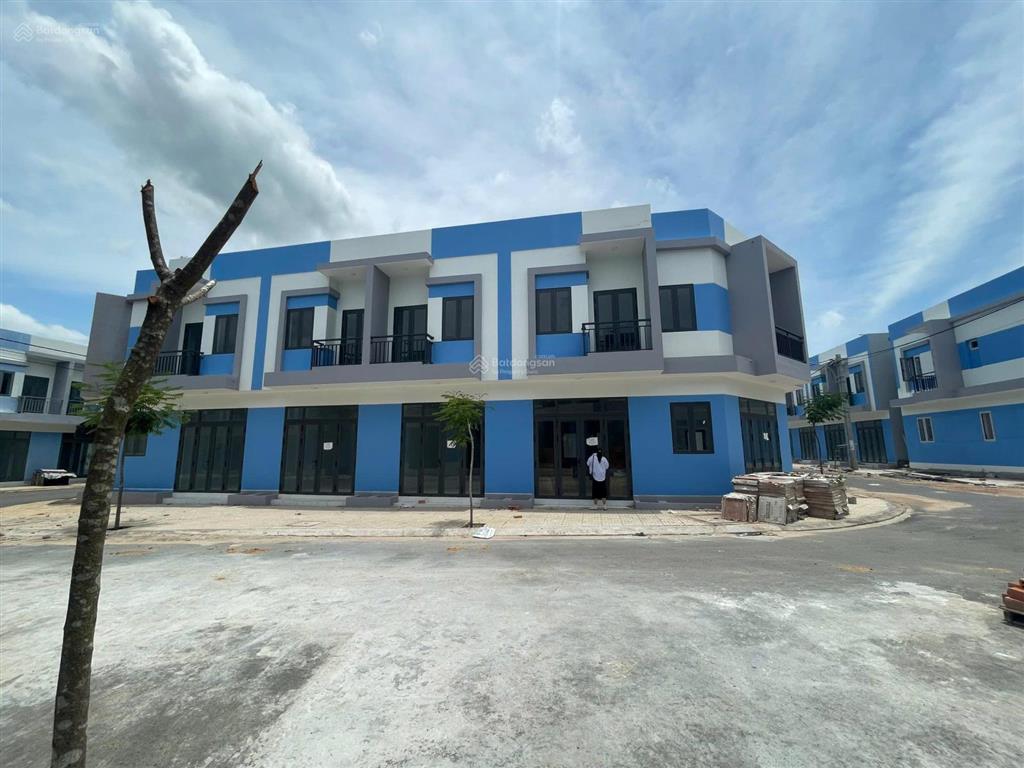 Bán nhà 1 trệt 1 lầu gần kcn hàm kiệm 1 đường nhựa ô tô giá chỉ 800 triệu nhà mới hoàn thiện