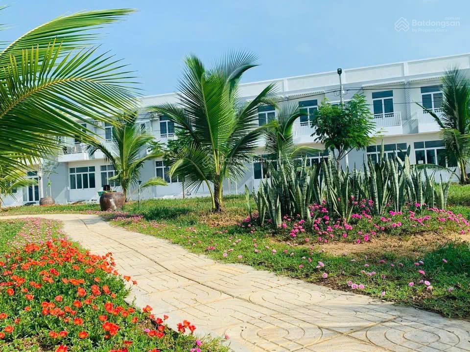 Bán nhà 1 trệt 1 lầu gần kcn hàm kiệm 1 đường nhựa ô tô giá chỉ 800 triệu nhà mới hoàn thiện