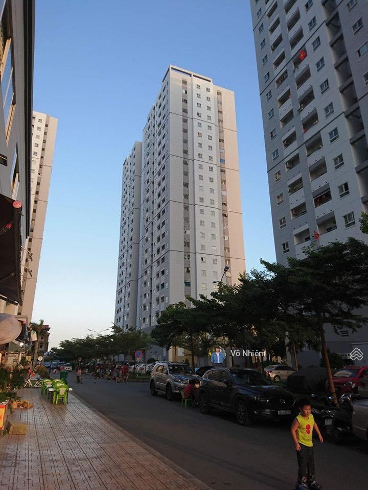 Bán căn góc tầng trung hq1 khu dân cư hqc plaza chợ bình điền. giá 1,350 tỷ full sổ. nhận nhà ngay