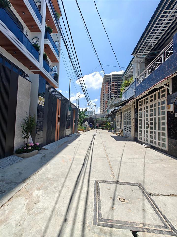 Đất lớn ngang 18,8m. giá đầu tư tốt phường bình hưng hòa.