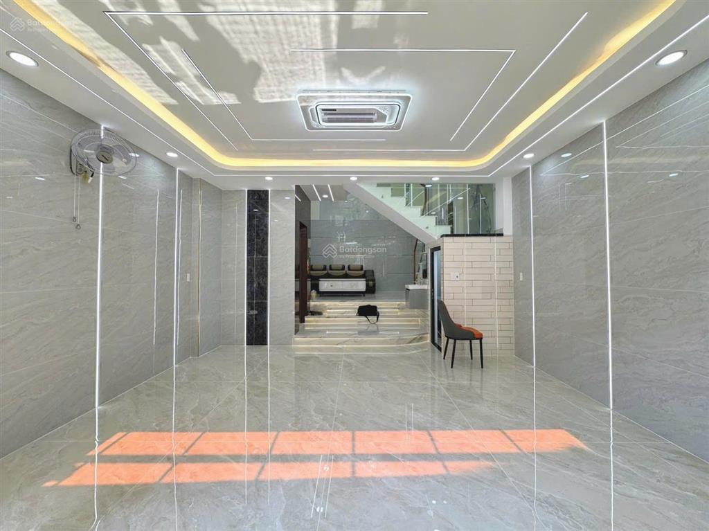 Chính chủ bán nhà có thang máy đường hương lộ 2, bình tân 5.3mx12m đúc 1 lửng 3 lầu