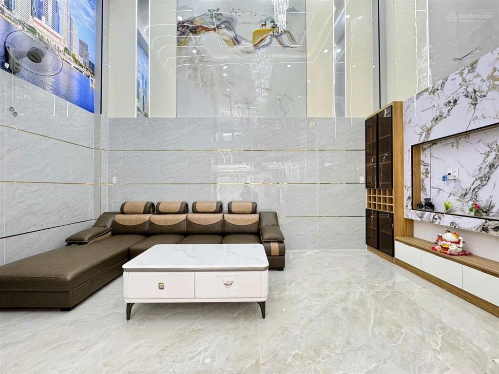 Chính chủ bán nhà có thang máy đường hương lộ 2, bình tân 5.3mx12m đúc 1 lửng 3 lầu