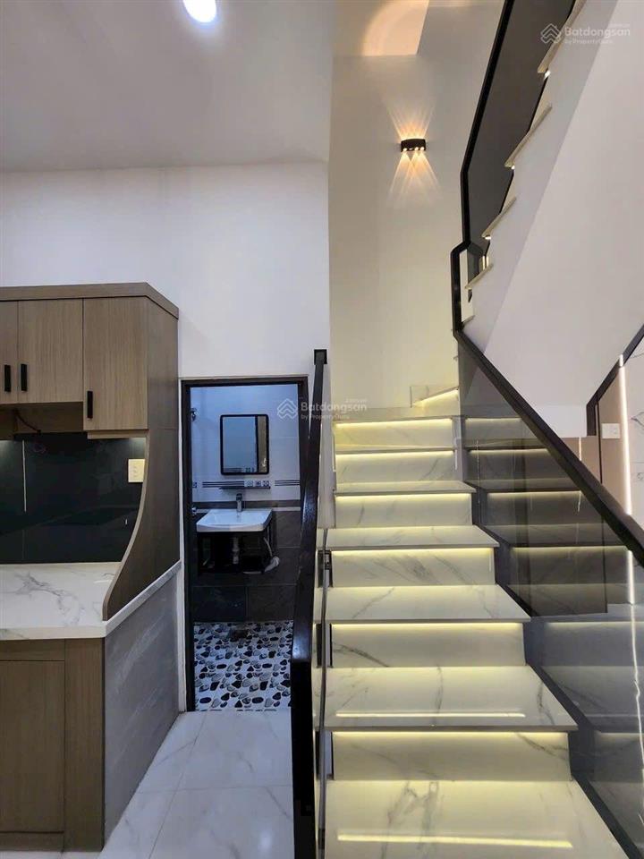 Bán nhà sổ hồng riêng đường lê văn quới, bình tân 3.2mx8.2m đúc 3 tấm. giá 3.95 tỷ