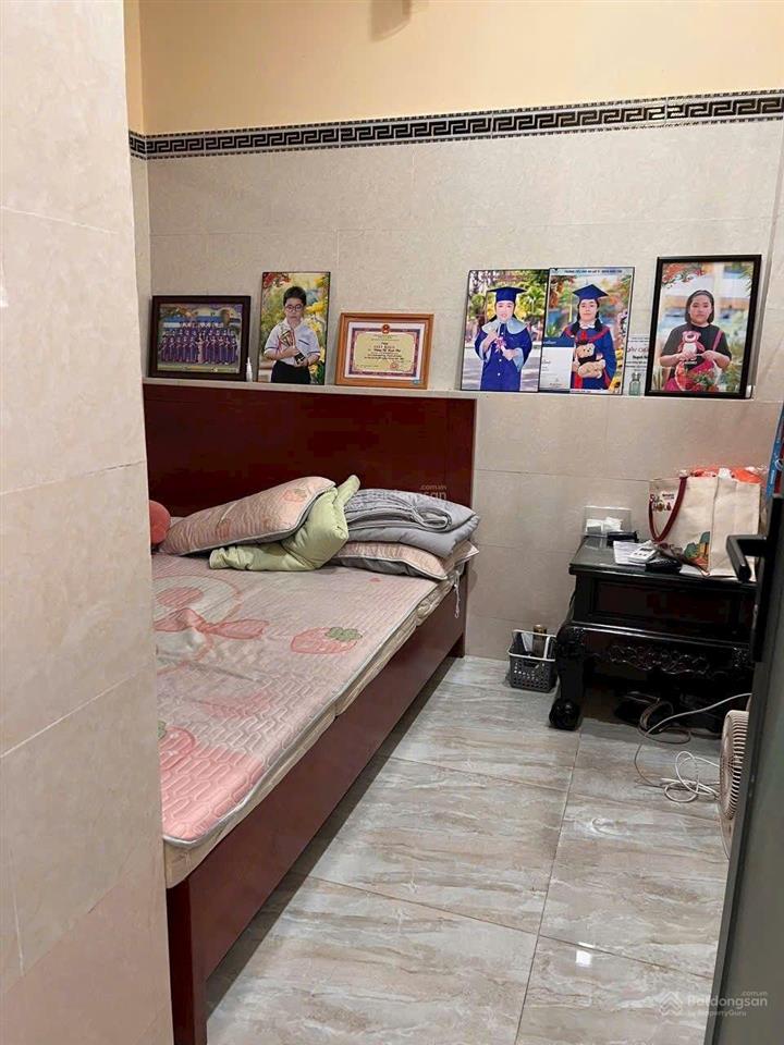 Bán nhà sổ hồng riêng 2/lê văn quới, gần ngã tư bốn xã 4mx10m đúc kiên cố 1 trệt 1 lầu, 3pn 2wc