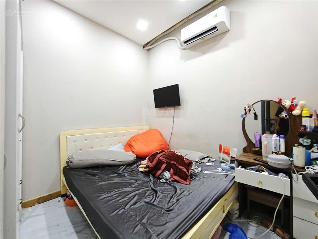 Nhà đường hương lộ 2 ngay ngã tư bốn xã 4mx10m đúc 1 trệt 1 lầu, 2pn 2wc