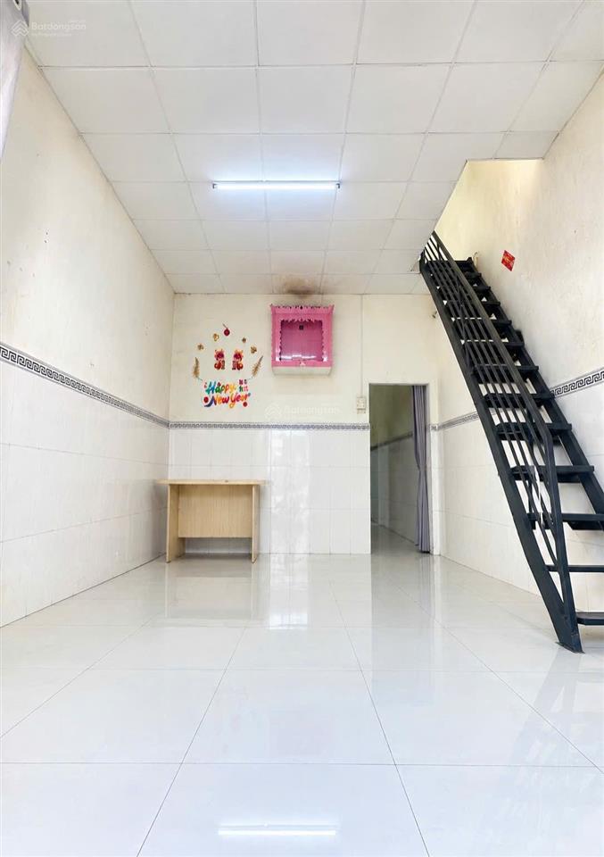 Bán nhà sổ hồng riêng đúc thật 1 trệt 1 lầu đường mã lò lê văn quới 4.16mx10m( nhà nở hậu 4.39m)