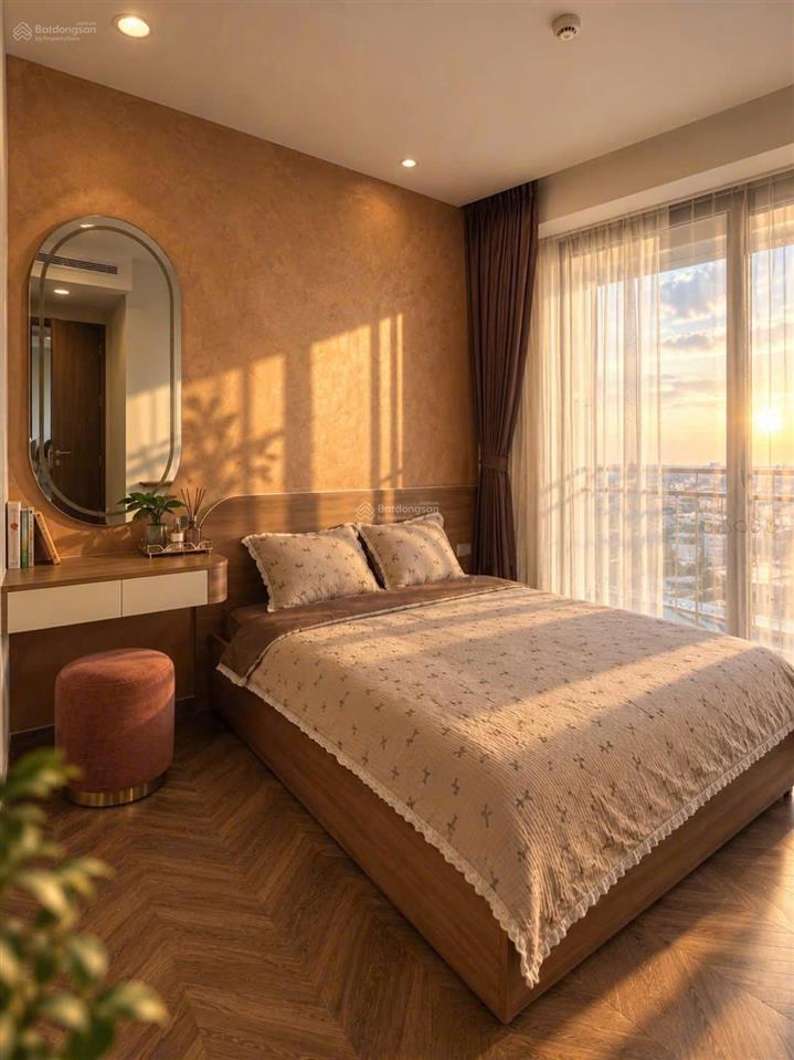 Căn 2pn kế sân bay, có sổ, nội thất y hình, có sổ bao hết phí, thuê 14tr/tháng cho vay 70%