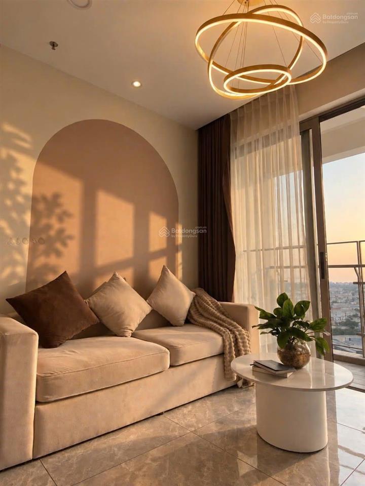 Căn 2pn kế sân bay, có sổ, nội thất y hình, có sổ bao hết phí, thuê 14tr/tháng cho vay 70%