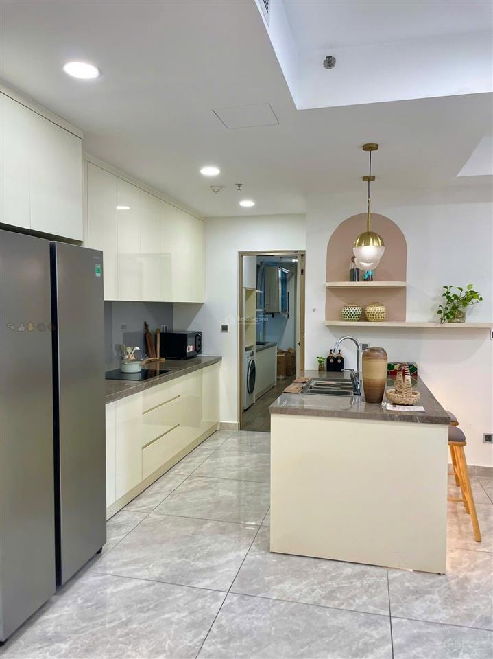 Căn 2pn kế sân bay, có sổ, nội thất y hình, có sổ bao hết phí, thuê 14tr/tháng cho vay 70%