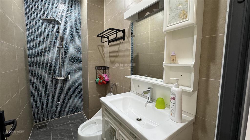 Bán nhà 3 lầu an phú đông, diện tích 4x15. gồm 6 phòng ngủ, 5 wc, giá 8,7 tỷ