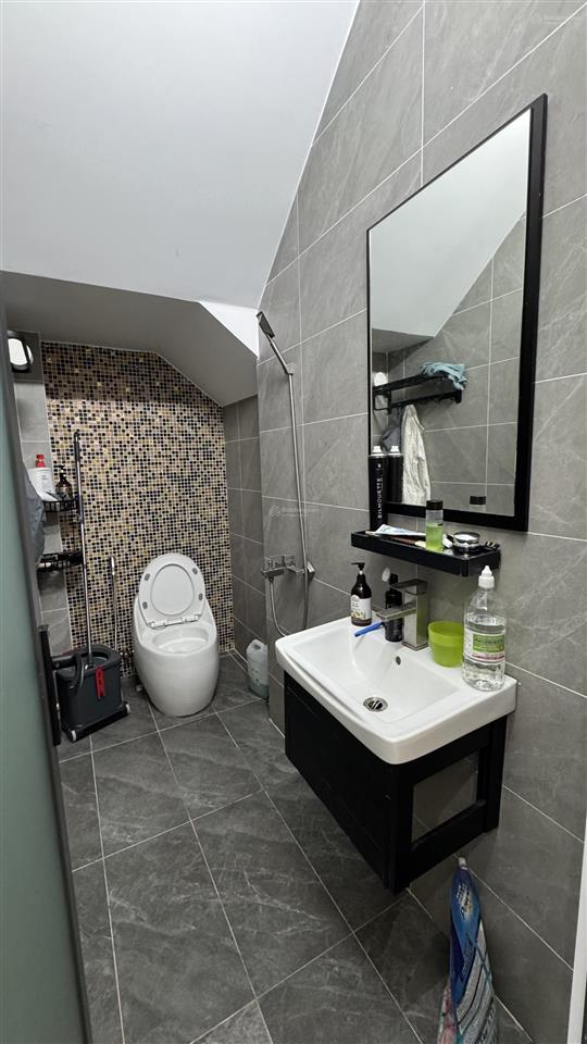 Bán nhà 3 lầu an phú đông, diện tích 4x15. gồm 6 phòng ngủ, 5 wc, giá 8,7 tỷ