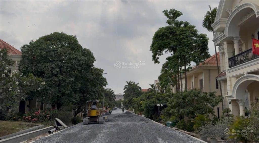 Bán đất mặt tiền an phú đông 13, dt 5,6x15, đường 20m, sát sông sài gòn