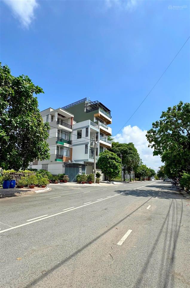 Bán đất mặt tiền an phú đông 13, dt 5,6x15, đường 20m, sát sông sài gòn