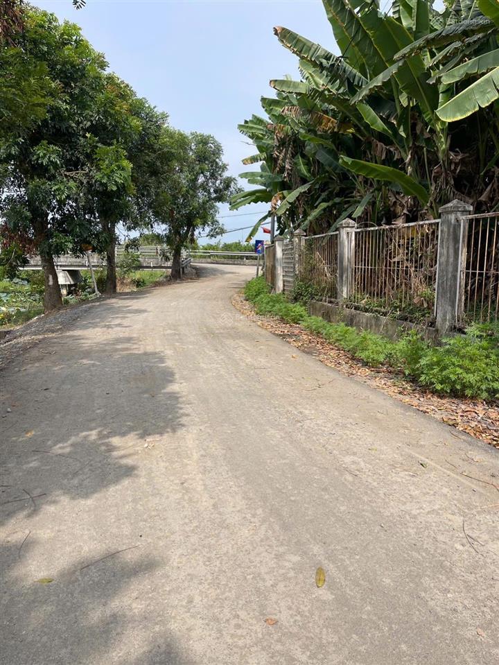 Lô góc 2 mt đường nhựa phía sau view kênh xã hưng long (qui đức cũ) huyện bình chánh dt 2000m2