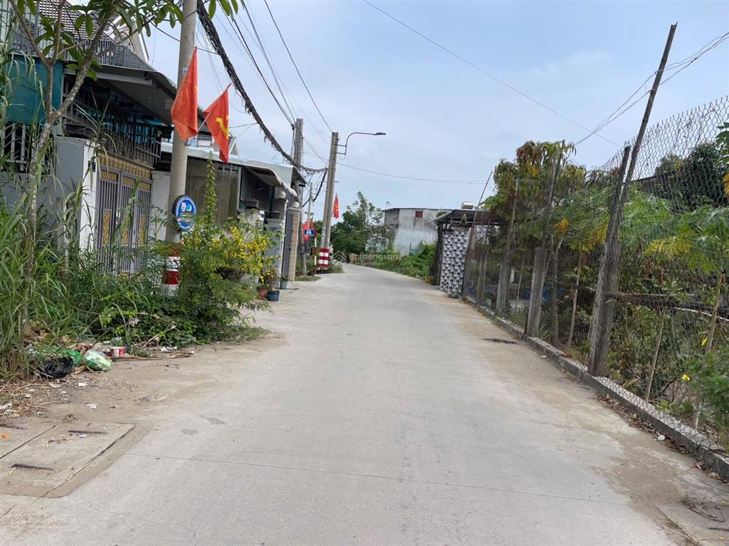 Lô góc 2 mt đường nhựa phía sau view kênh xã hưng long (qui đức cũ) huyện bình chánh dt 2000m2