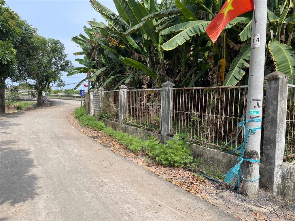 Lô góc 2 mt đường nhựa phía sau view kênh xã hưng long (qui đức cũ) huyện bình chánh dt 2000m2