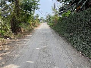 Lô góc 2 mt đường nhựa phía sau view kênh xã hưng long (qui đức cũ) huyện bình chánh dt 2000m2