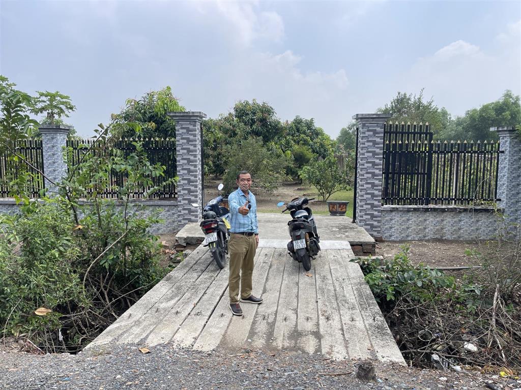 Nhà vườn mt đường nhựa xã hưng long, bình chánh, dt 1000m vườn (ngang 15m x dài 67m)