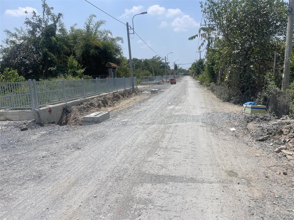 Nhà vườn 1600m có 300m thổ cư (xã hưng long mới) bình chánh, vị trí đường 5m xe ra vào thoải