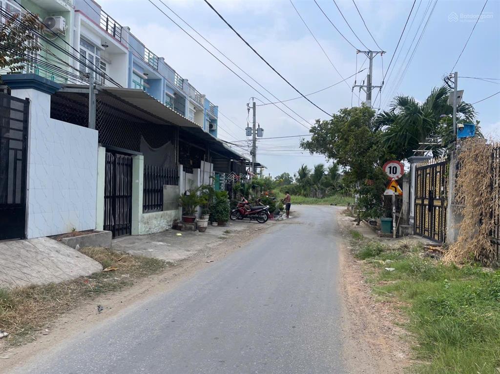 Đất vườn mt đường nhựa (xã qui đức cũ) hưng long bình chánh dt 2400m (ngang 25m dài 95m)