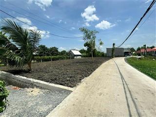 Bán đất vừa thổ vừa vườn 2 mặt tiền bê tông xã hưng long sổ 883m có 400m thổ cư và 483m vườn