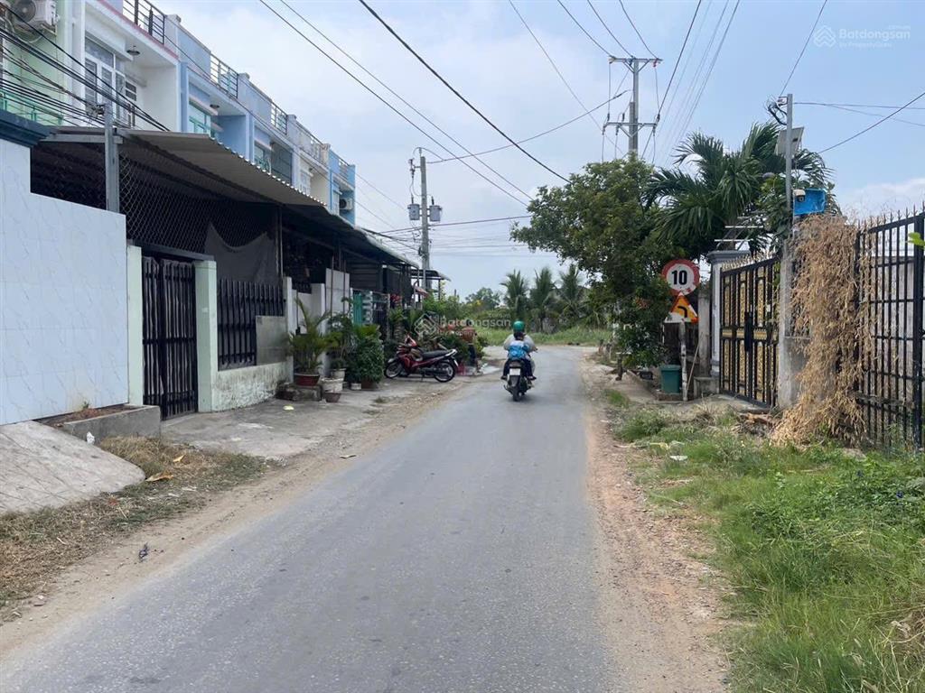 Đất vườn mt đường nhựa xã hưng long bình chánh dt 2400m (ngang 25m dài 95m)