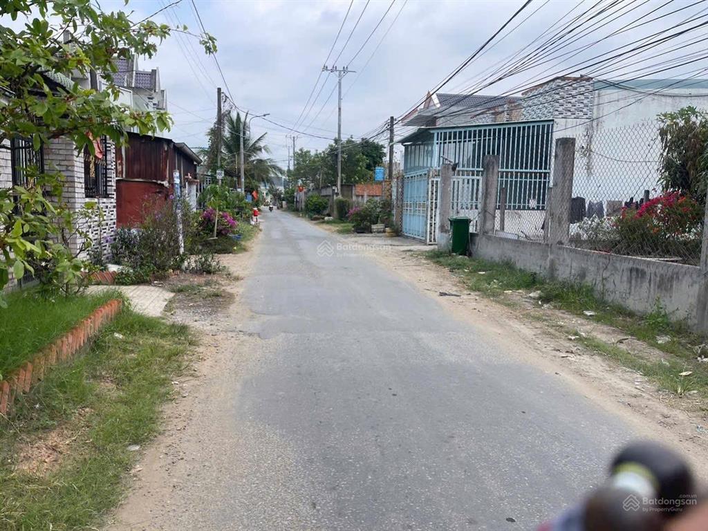 Đất vườn mt đường nhựa xã hưng long bình chánh dt 2400m (ngang 25m dài 95m)