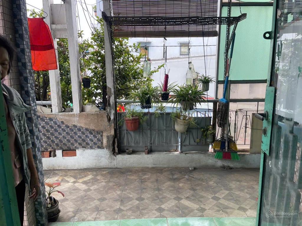 Cần bán nhanh chung cư để vô viện dưỡng lão diện tích 29,5 m2 tầng 1, ngay góc 2 mặt tiền đường