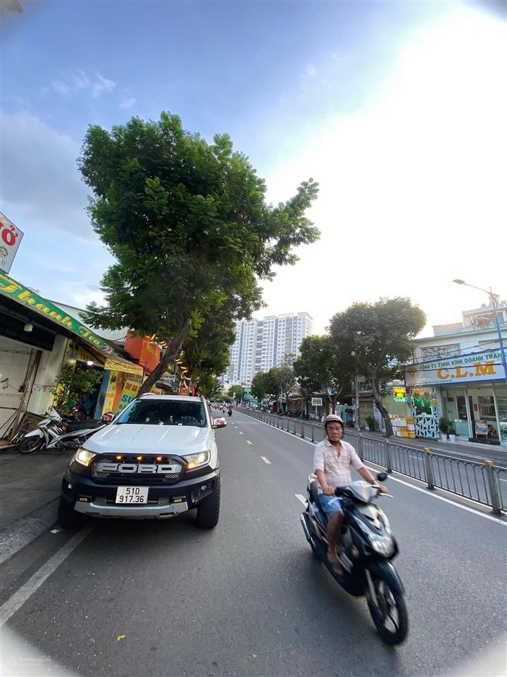 Bán nhà mt kênh tân hoá, q tân phú  4x27 (trừ lg còn 4x14)  cấp 4  9.3 tỷ.  0917 861 ***