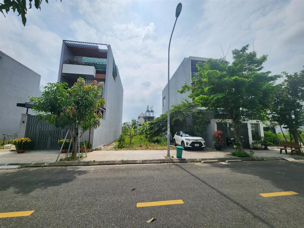 Bán đất hói kiểng 5 nam hòa xuân b2 49 sát sông gần cầu trung lương