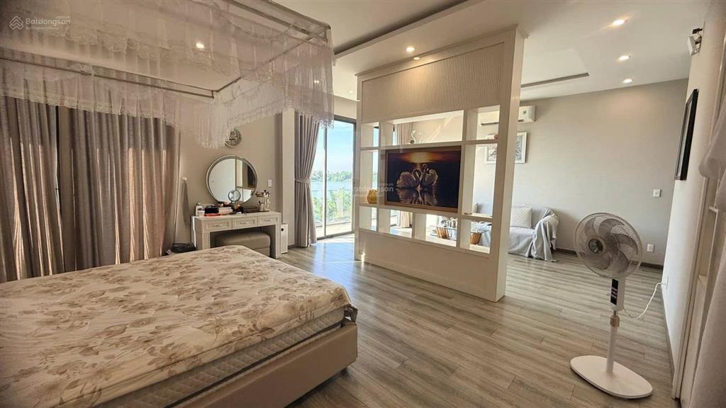 Biệt thự 3 tầng full nội thất đảo nổi view sông cẩm lệ kẹp vệt cây xanh 6pn 5wc