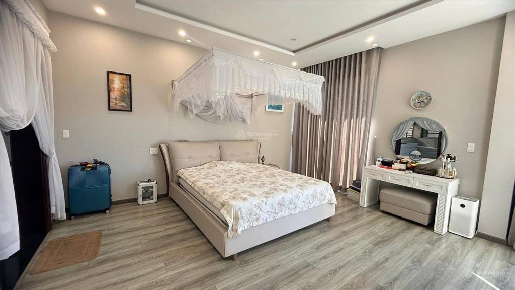Biệt thự 3 tầng full nội thất đảo nổi view sông cẩm lệ kẹp vệt cây xanh 6pn 5wc