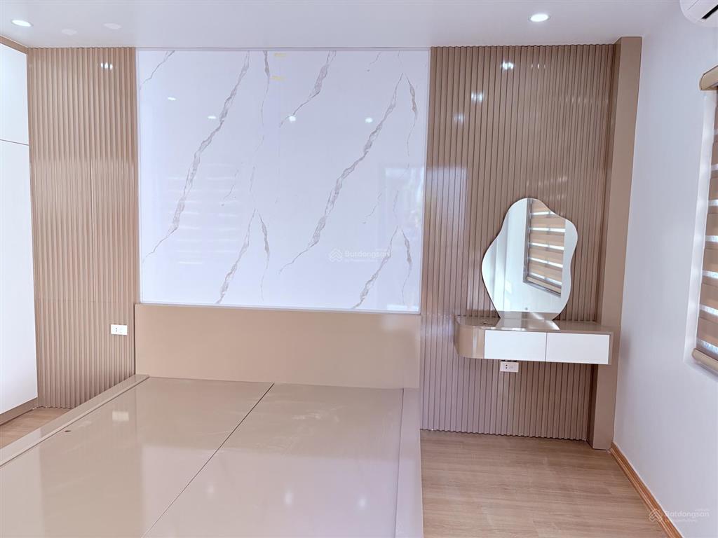 Nhà lô góc mặt ngõ 343 đội cấn 10.xx tỷ, ô tô đến nhà. diện tích 35m2 * 4,5 tầng  full nội thất