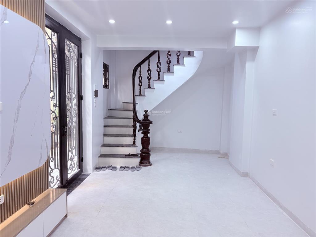 Nhà lô góc mặt ngõ 343 đội cấn 10.xx tỷ, ô tô đến nhà. diện tích 35m2 * 4,5 tầng  full nội thất
