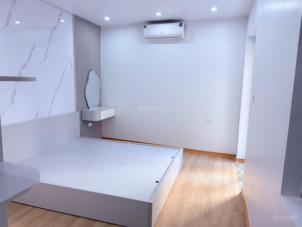 Nhà lô góc mặt ngõ 343 đội cấn 10.xx tỷ, ô tô đến nhà. diện tích 35m2 * 4,5 tầng  full nội thất