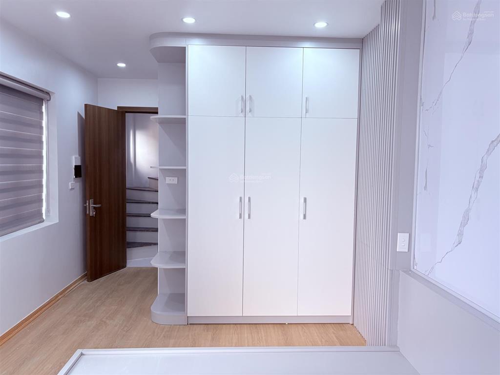 Nhà lô góc mặt ngõ 343 đội cấn 10.xx tỷ, ô tô đến nhà. diện tích 35m2 * 4,5 tầng  full nội thất