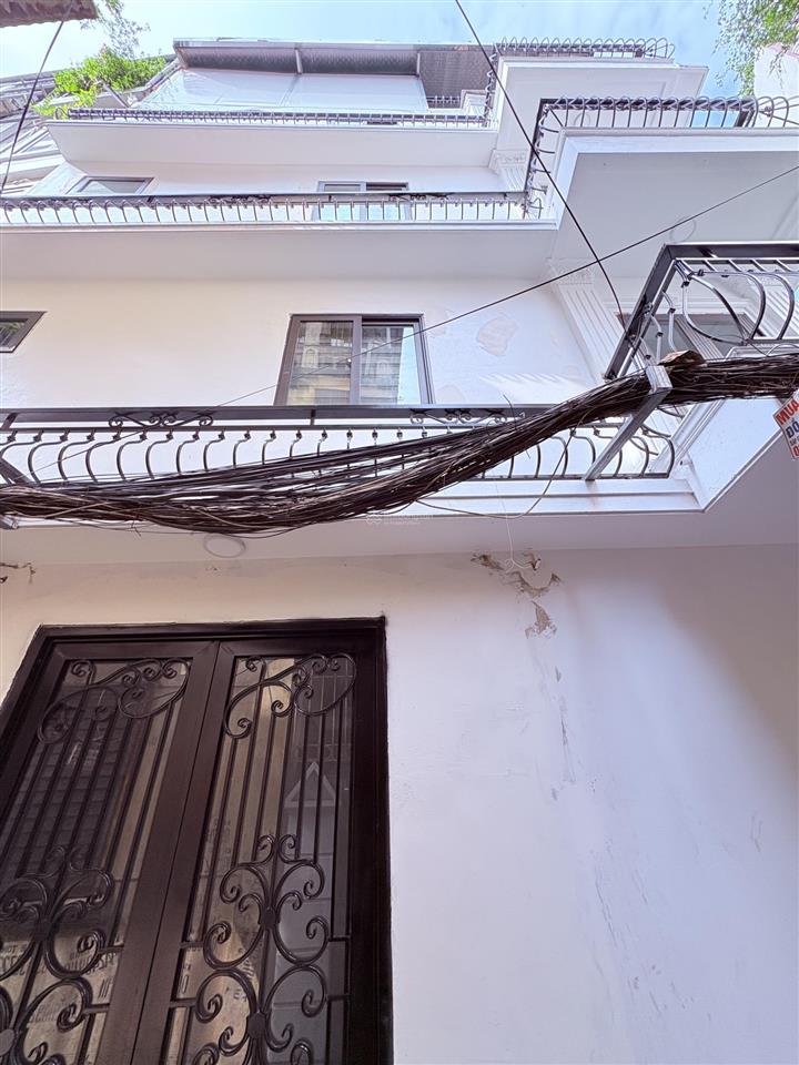 Nhà lô góc mặt ngõ 343 đội cấn 10.xx tỷ, ô tô đến nhà. diện tích 35m2 * 4,5 tầng  full nội thất