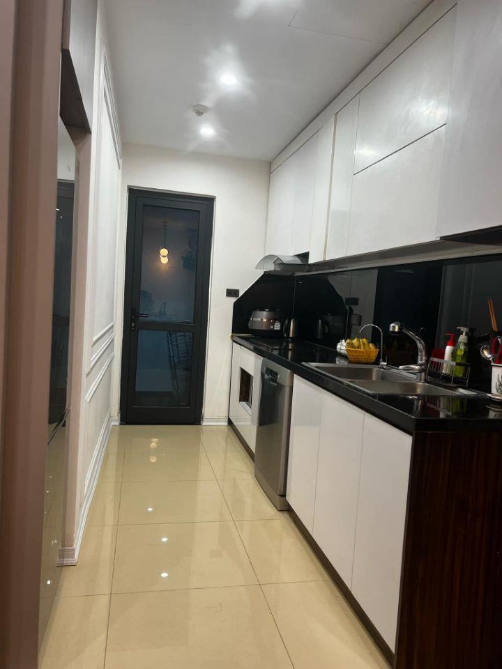 Bán gấp căn hộ tòa C6 Trần Hữu Dực, dt 133m, căn góc 3 pn, sửa đẹp, lh 0983816388