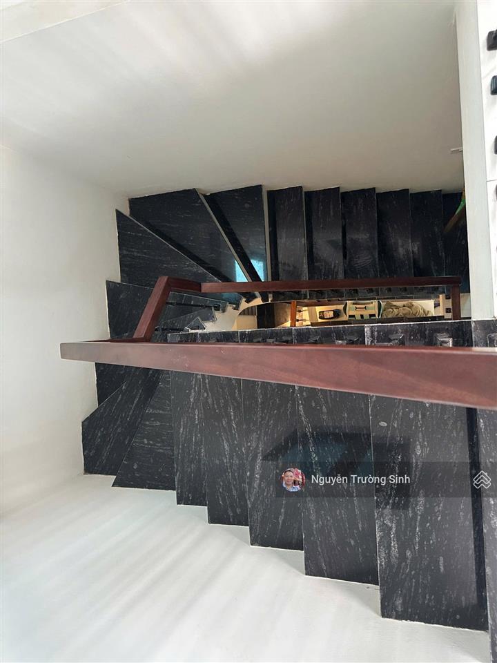 Chủ nhà đang ở nhà đẹp full nội thất, chỉ việc xách vali về ở. 44.1 m2 4 tầng lô góc hơn 5 tỷ