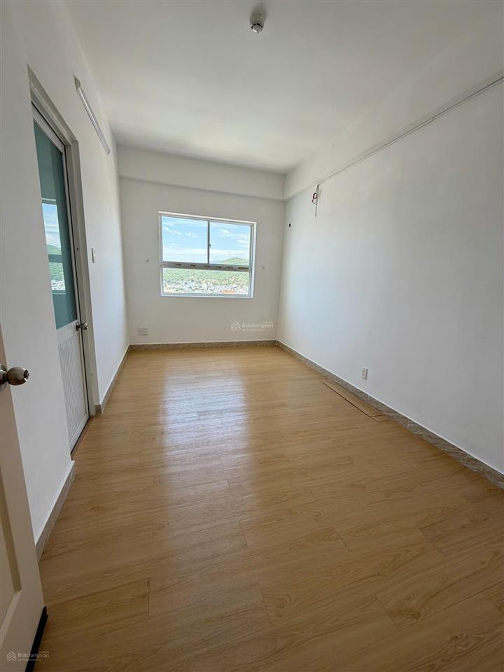 Cần bán căn góc chung cư hoàng quân  giá bán 2 tỷ 350