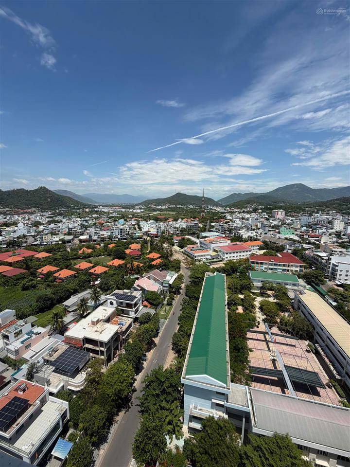 Cần bán căn góc chung cư hoàng quân  giá bán 2 tỷ 350