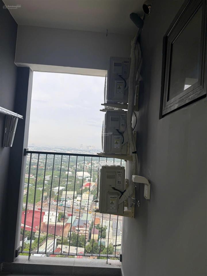 Cho thuê căn góc 2pn, 2wc  dt 78m2  rèm giàn phơi, bếp, hút mùi, 2 máy lạnh  giá 6,5 triệu/tháng