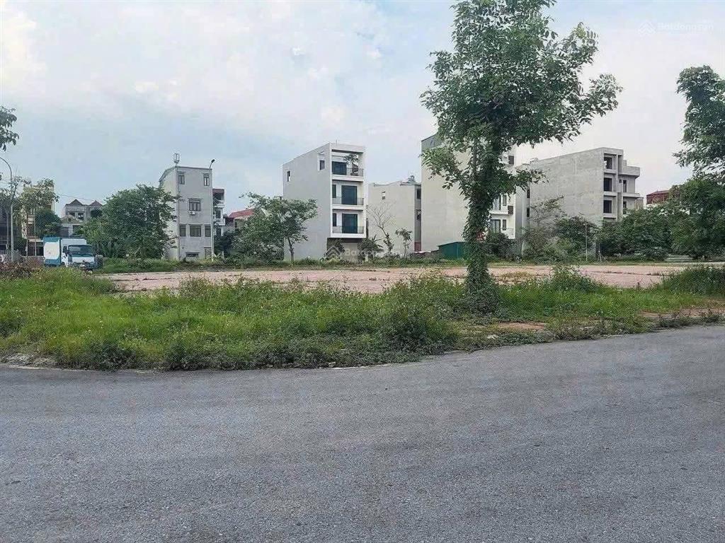 Bán lô áp góc có khe thoáng mt 7m nhìn vườn hoa cao đức vạn an  tp bắc ninh
dt 84m2
mt 7m