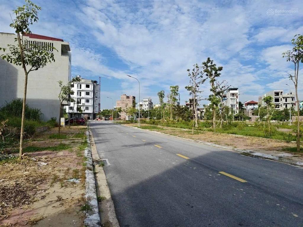 Bán lô áp góc có khe thoáng mt 7m nhìn vườn hoa cao đức vạn an  tp bắc ninh
dt 84m2
mt 7m